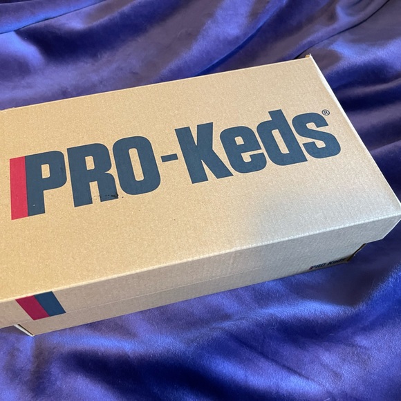 NWT Unisex Keds Pro eco suede shoes - Picture 2 of 7